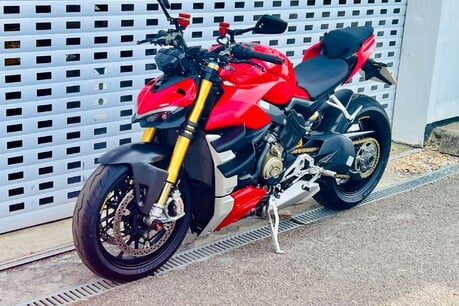 Ducati Streetfighter V4 Streetfighter V4S 23