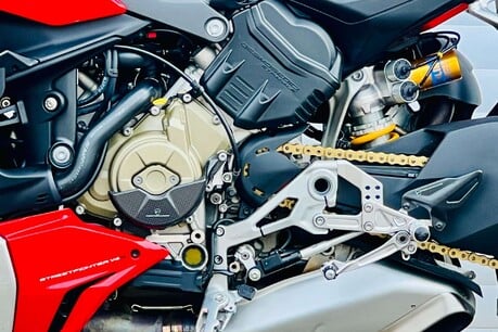 Ducati Streetfighter V4 Streetfighter V4S 27