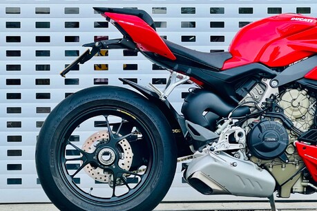 Ducati Streetfighter V4 Streetfighter V4S 5