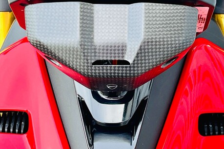 Ducati Streetfighter V4 Streetfighter V4S 10