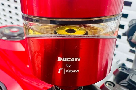 Ducati Streetfighter V4 Streetfighter V4S 12