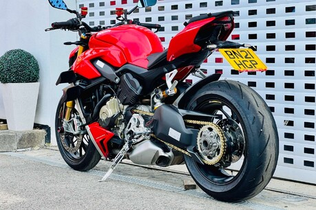Ducati Streetfighter V4 Streetfighter V4S 24