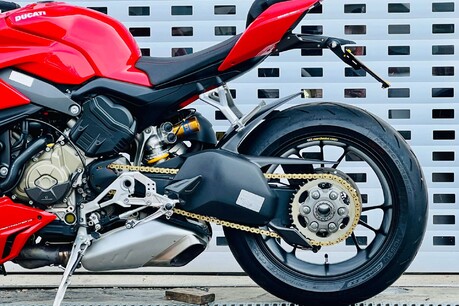 Ducati Streetfighter V4 Streetfighter V4S 29
