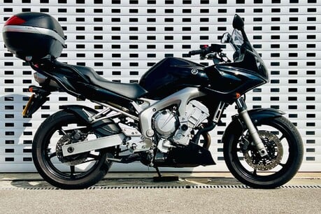 Yamaha FZ FAZER 600 1
