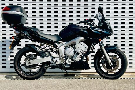 Yamaha FZ FAZER 600 2