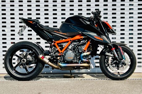 KTM 1290 SUPERDUKE R 20 2