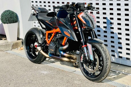 KTM 1290 SUPERDUKE R 20 3