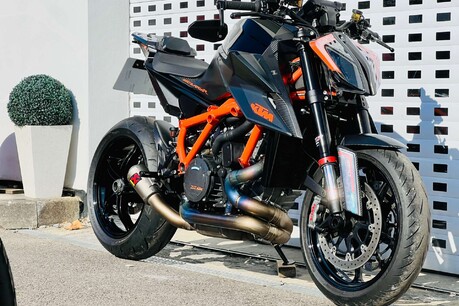 KTM 1290 SUPERDUKE R 20 4