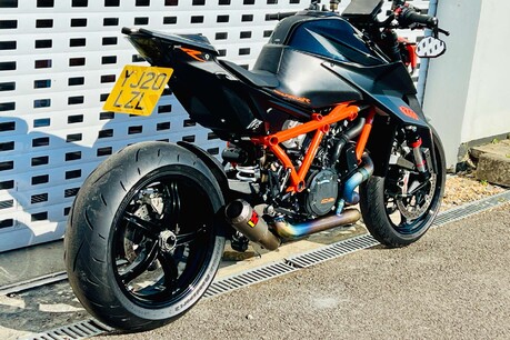 KTM 1290 SUPERDUKE R 20 5