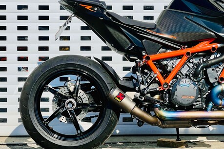KTM 1290 SUPERDUKE R 20 6
