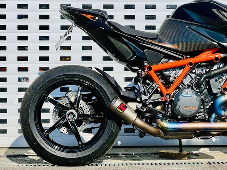 KTM 1290 SUPERDUKE R 20 