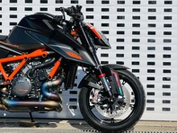 KTM 1290 SUPERDUKE R 20 7