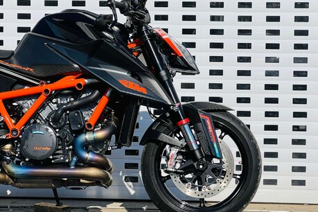 KTM 1290 SUPERDUKE R 20 7