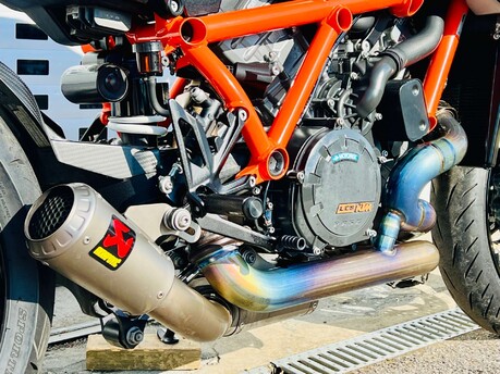 KTM 1290 SUPERDUKE R 20 
