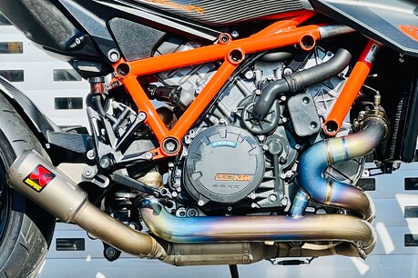 KTM 1290 SUPERDUKE R 20 9