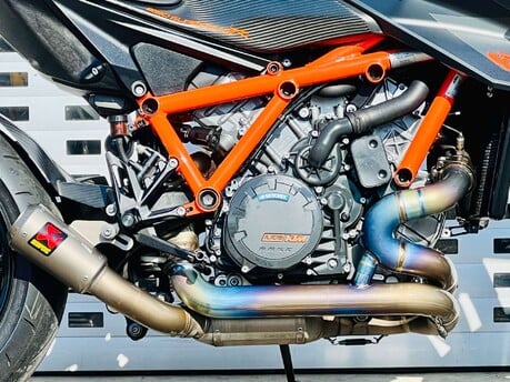 KTM 1290 SUPERDUKE R 20 