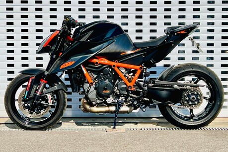 KTM 1290 SUPERDUKE R 20 22