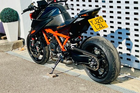 KTM 1290 SUPERDUKE R 20 23