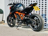 KTM 1290 SUPERDUKE R 20 24
