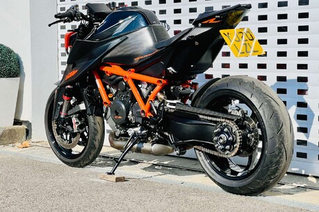 KTM 1290 SUPERDUKE R 20 24