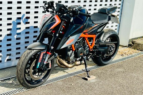 KTM 1290 SUPERDUKE R 20 25