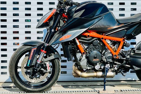 KTM 1290 SUPERDUKE R 20 26