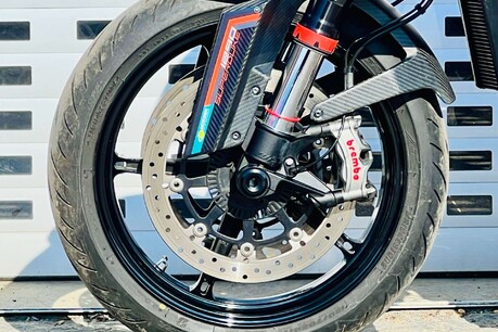 KTM 1290 SUPERDUKE R 20 29