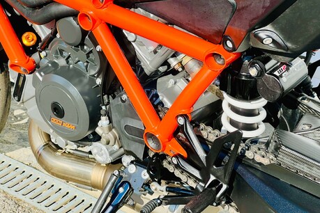 KTM 1290 SUPERDUKE R 20 31