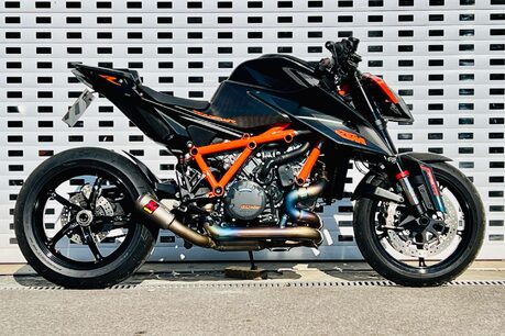 KTM 1290 SUPERDUKE R 20 2