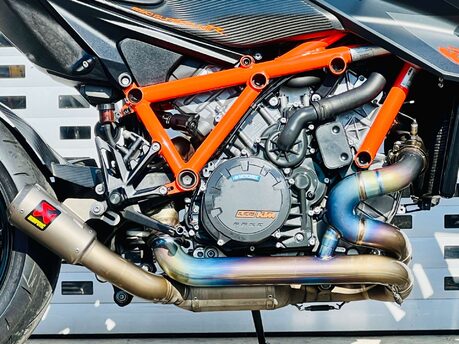 KTM 1290 SUPERDUKE R 20 