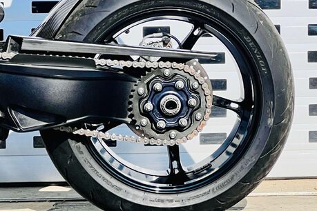KTM 1290 SUPERDUKE R 20 28