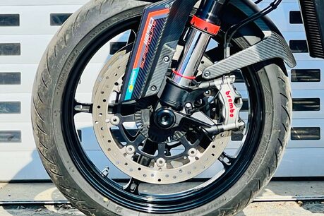 KTM 1290 SUPERDUKE R 20 29