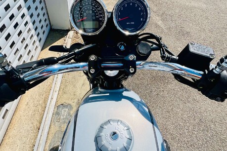 Moto Guzzi V7 V7 IV Special 15