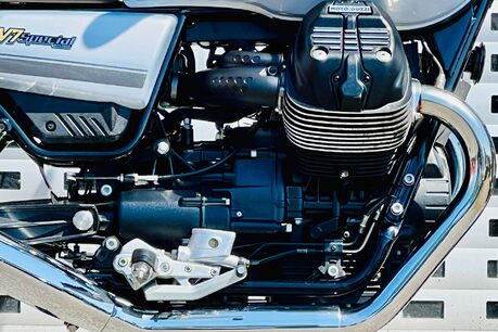 Moto Guzzi V7 V7 IV Special 8