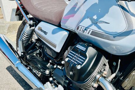 Moto Guzzi V7 V7 IV Special 10