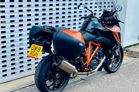 KTM 1290 Super Duke GT 1290 Super Duke GT 2