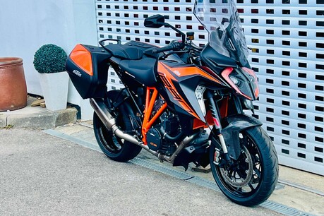 KTM 1290 Super Duke GT 1290 Super Duke GT 3