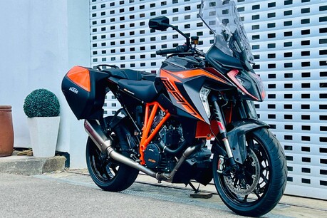 KTM 1290 Super Duke GT 1290 Super Duke GT 4