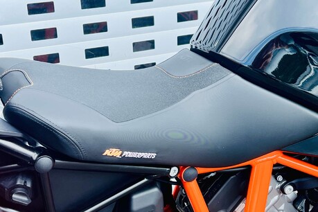 KTM 1290 Super Duke GT 1290 Super Duke GT 16