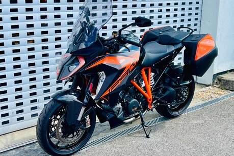 KTM 1290 Super Duke GT 1290 Super Duke GT 21