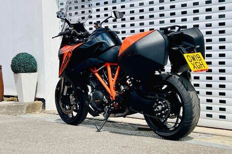 KTM 1290 Super Duke GT 1290 Super Duke GT 22