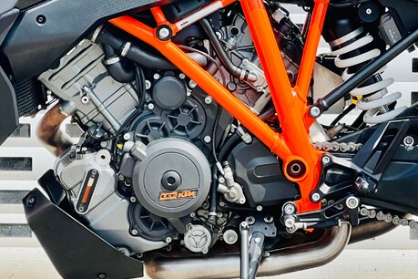 KTM 1290 Super Duke GT 1290 Super Duke GT 29