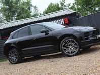 Porsche Macan 2.0 Macan Semi-Auto 4WD 5dr 3