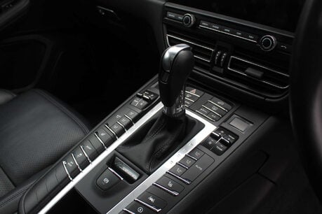 Porsche Macan 2.0 Macan Semi-Auto 4WD 5dr 15