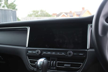 Porsche Macan 2.0 Macan Semi-Auto 4WD 5dr 16