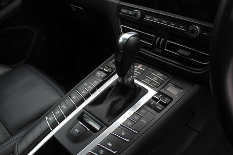 Porsche Macan 2.0 Macan Semi-Auto 4WD 5dr 15
