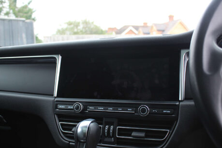 Porsche Macan 2.0 Macan Semi-Auto 4WD 5dr 16
