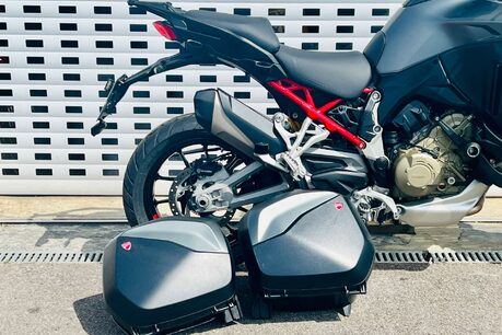 Ducati Multistrada V4 Multistrada V4s 10