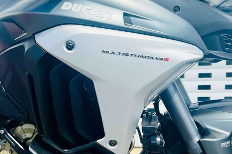 Ducati Multistrada V4 Multistrada V4s 14