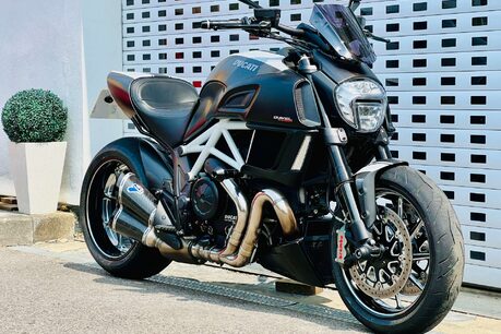 Ducati Diavel Diavel Carbon White 4